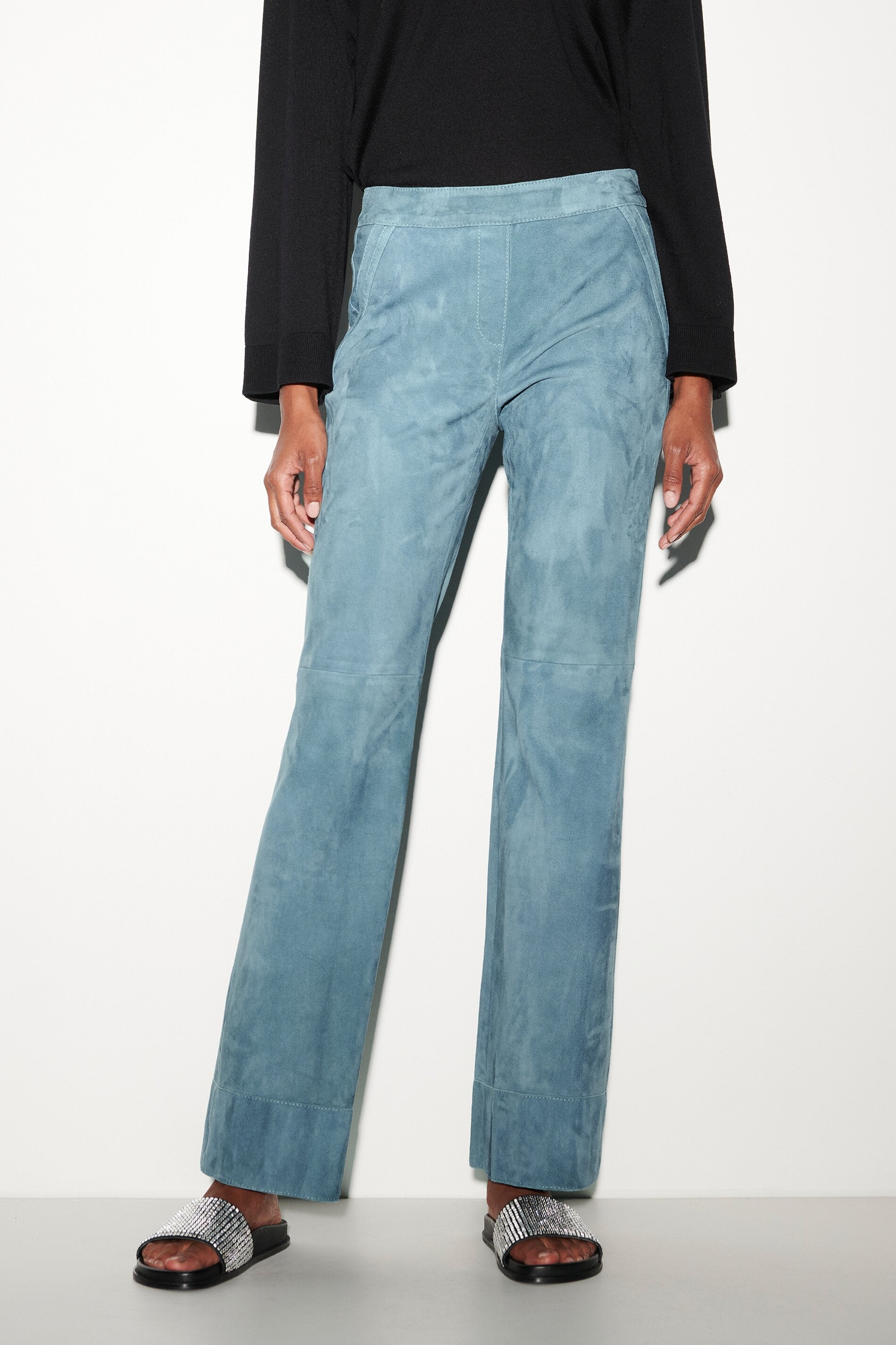 Wideleg-Pants aus Veloursleder - smoky aqua - Standard | Model Front