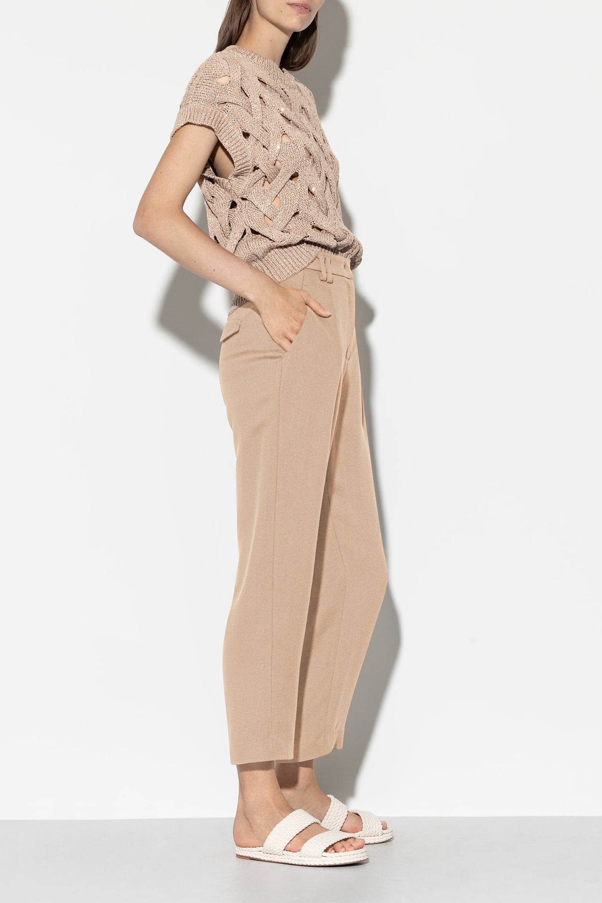 Gabardine-Tapered-Pants - cashew - Standard | Model Seite