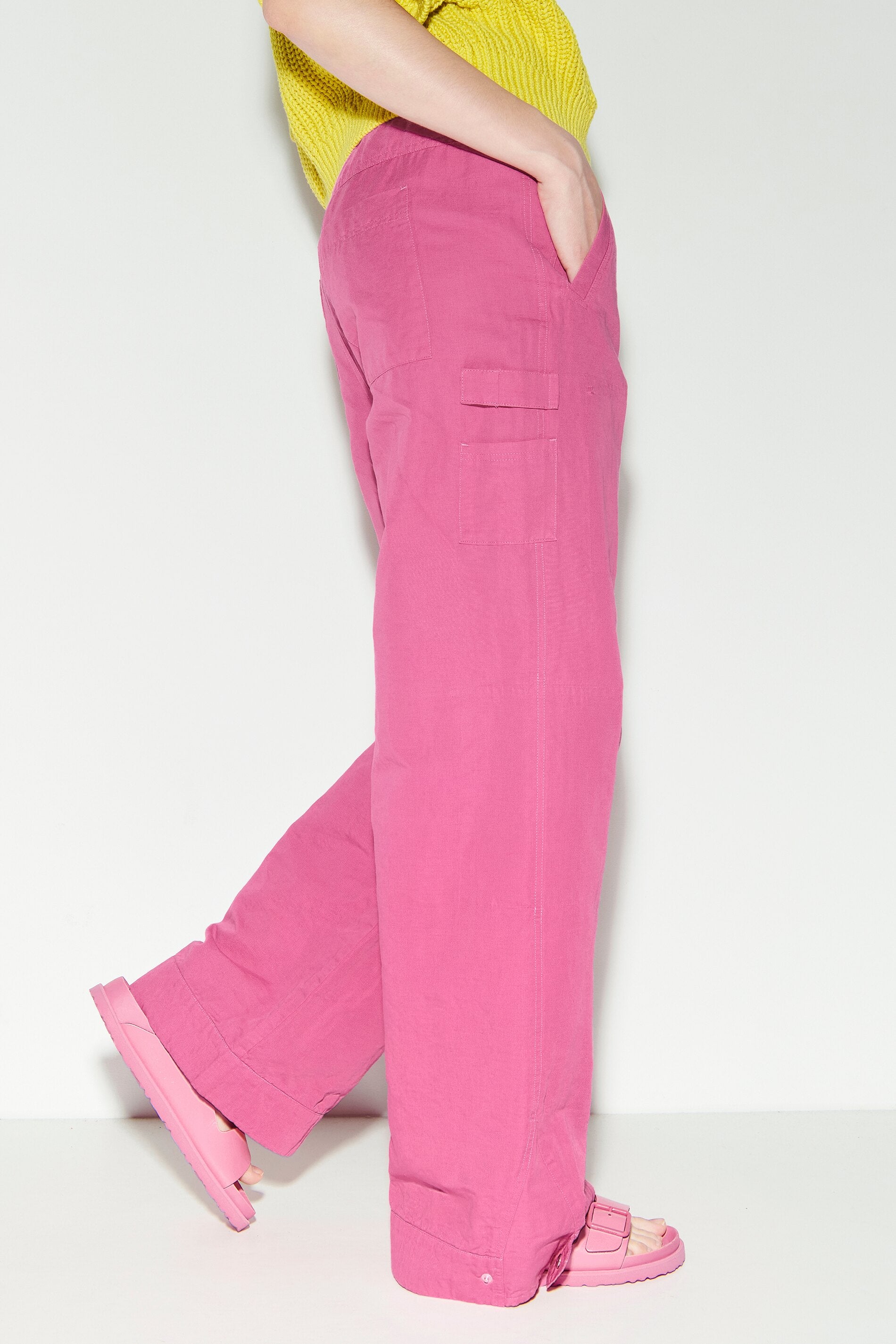 Cargo-Pants aus Leinen-Mix - raspberry - Standard | Model Seite