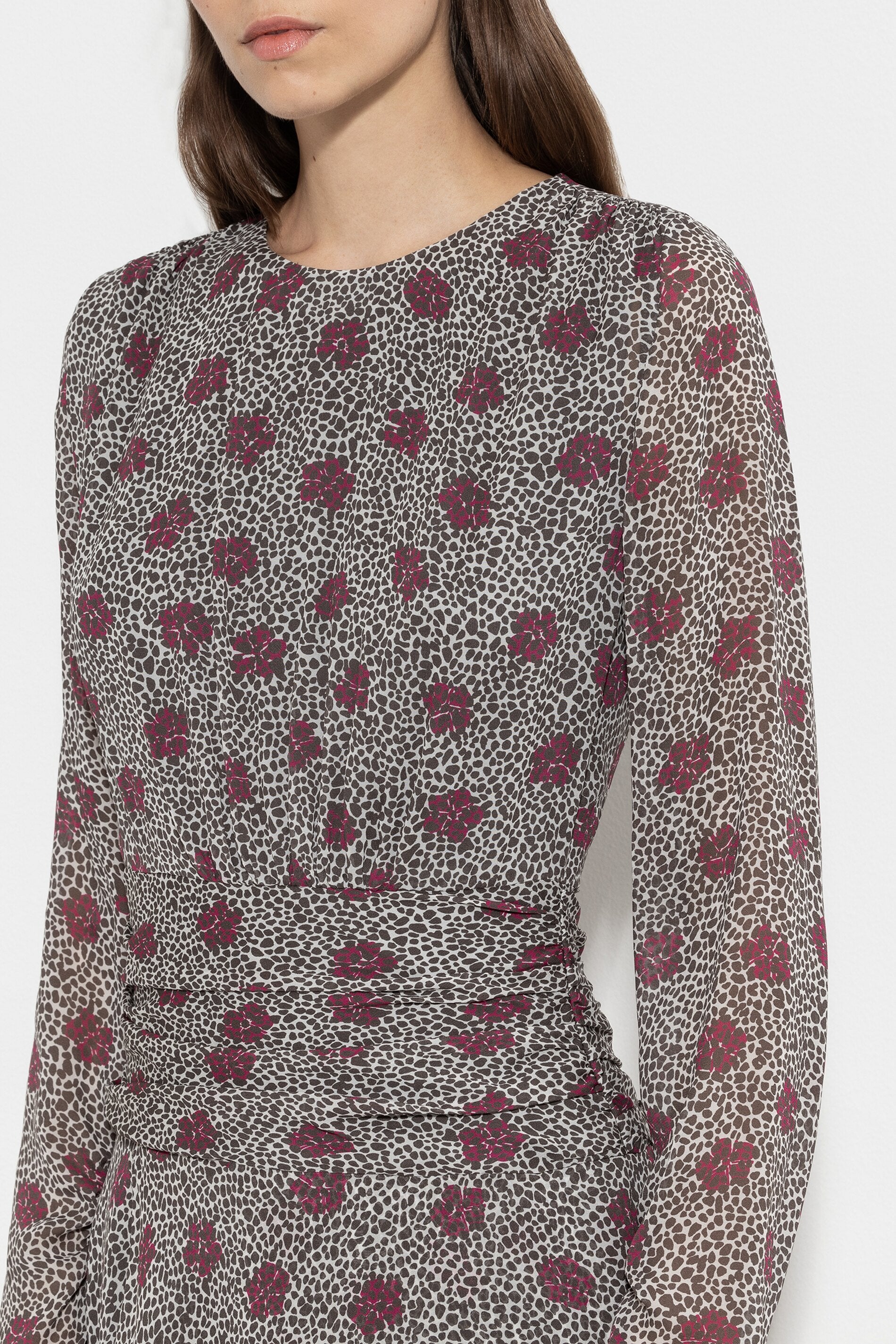 Kleid mit Millefleurs-Print - multi - Standard | Model Detail