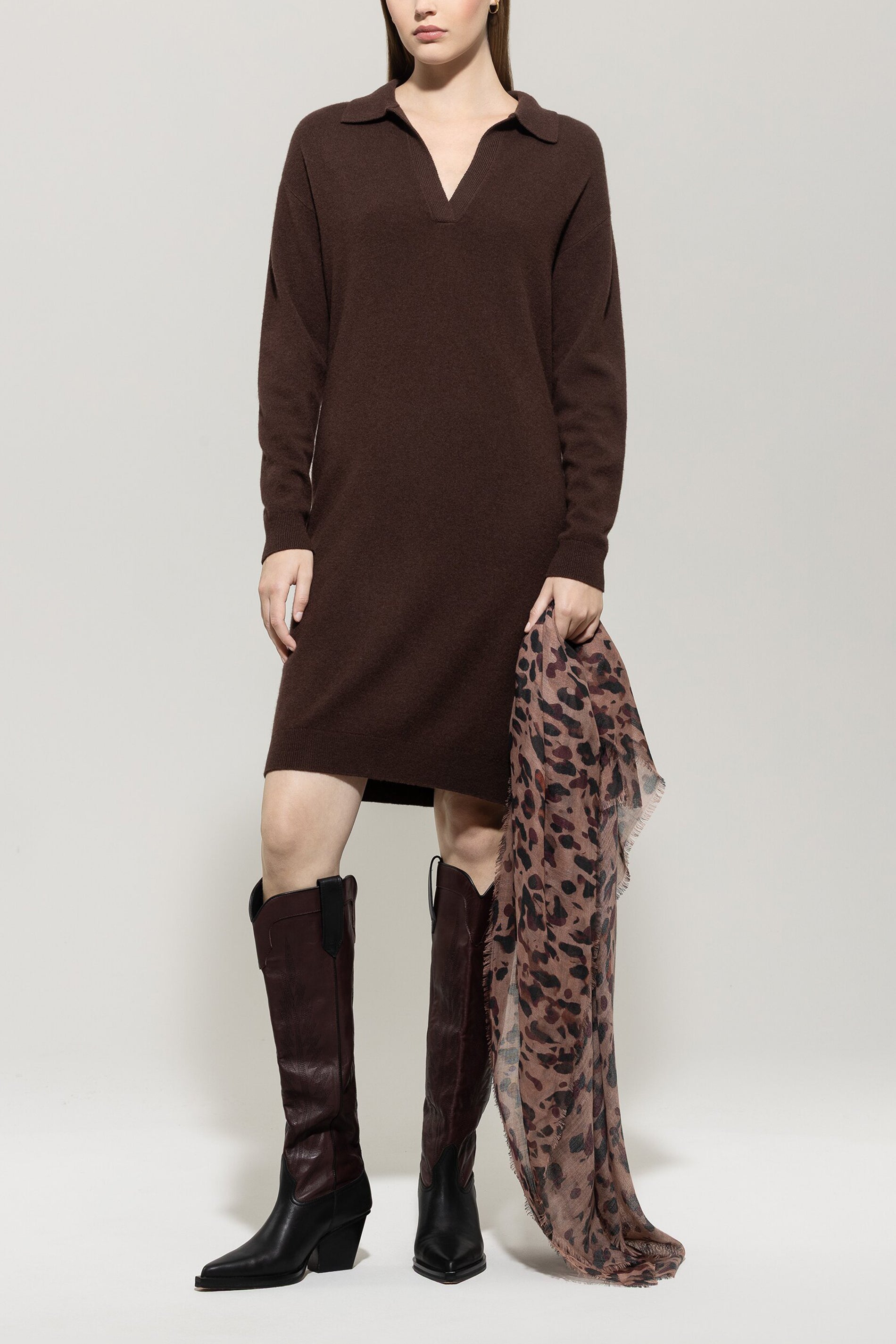Midi dress in Parallelo look - espresso - Standard Midi dress in Parallelo look - espresso - Standard