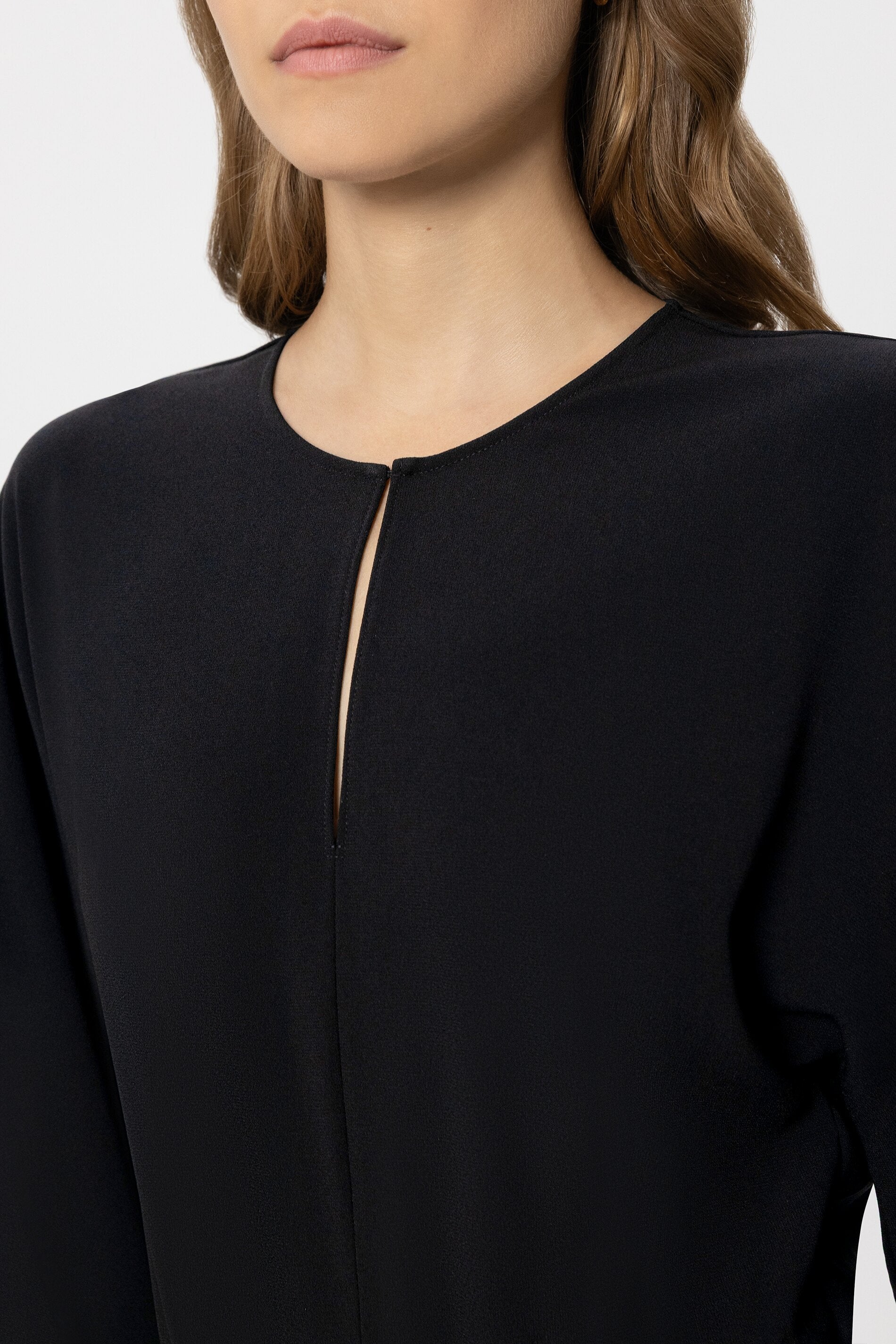 Midikleid mit Kimono-Ärmel - black - Standard | Model Detail