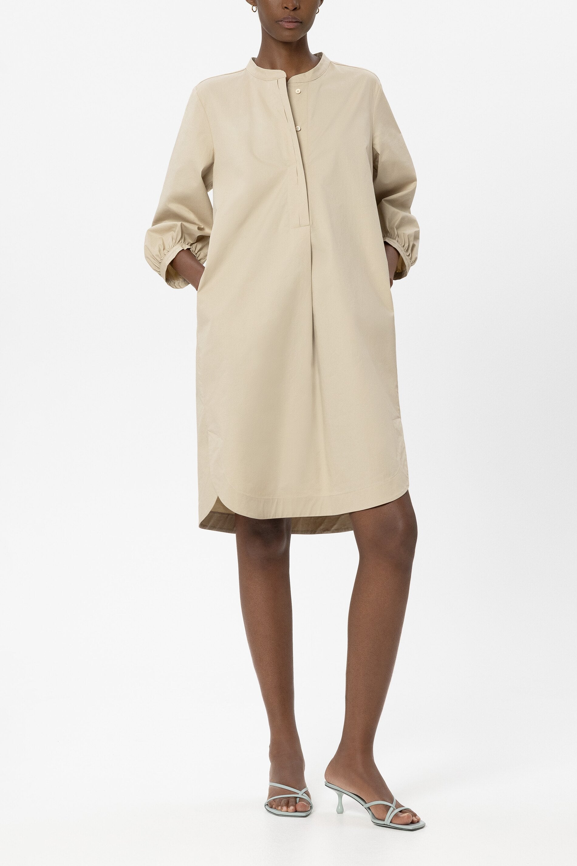 Gabardine-Hemdblusenkleid - sand - Standard | Model Front
