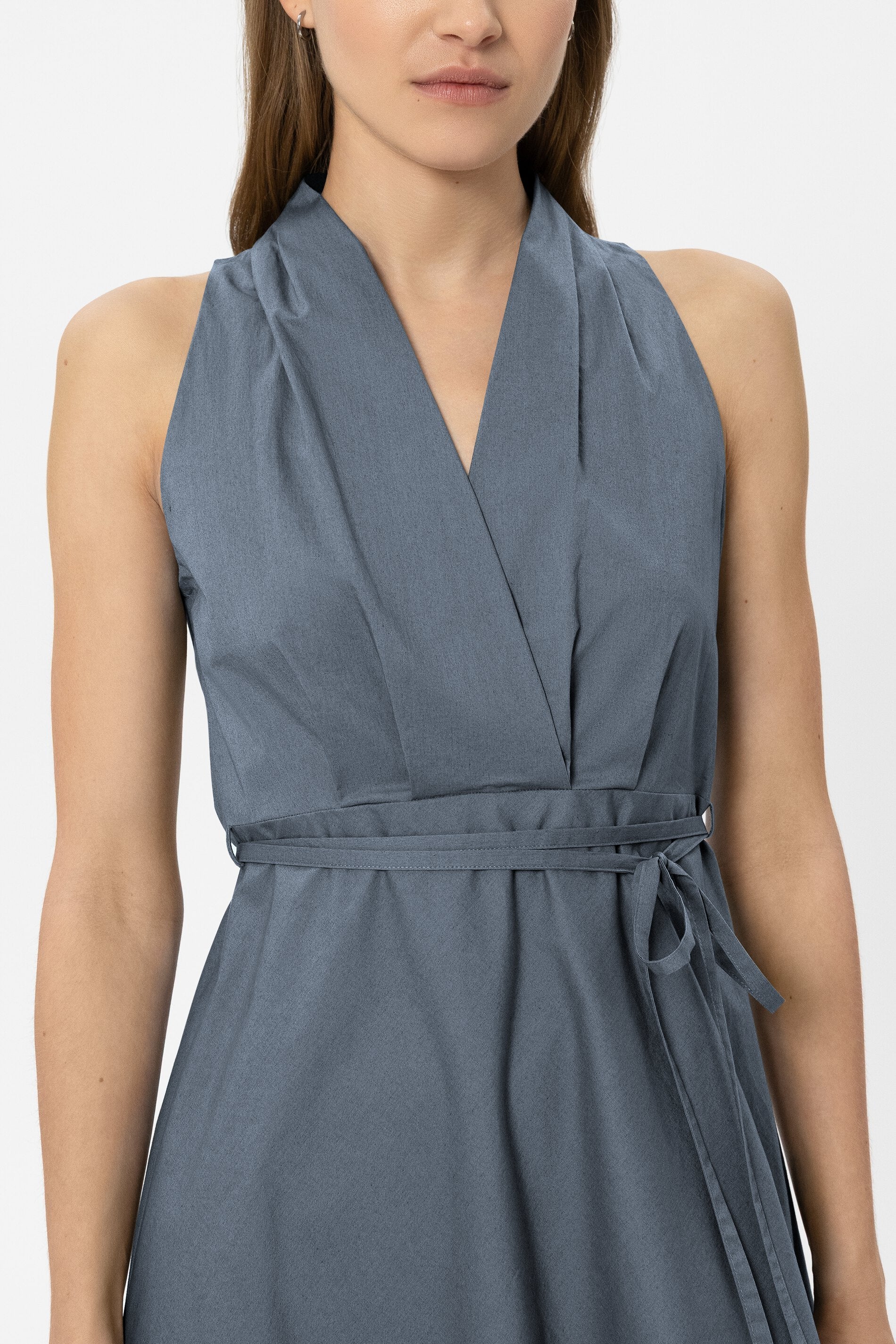 Gabardine-Neckholderkleid - tinted blue - Standard | Model Detail