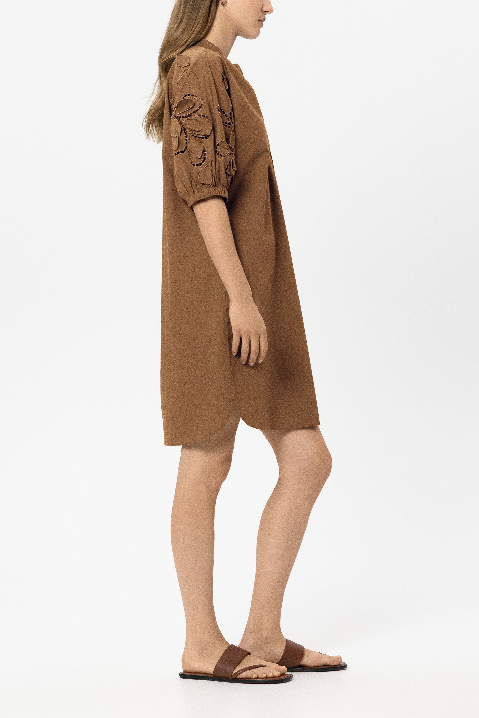 Midi-Kleid mit Lochstickerei - dark terracotta - Standard | Model Seite