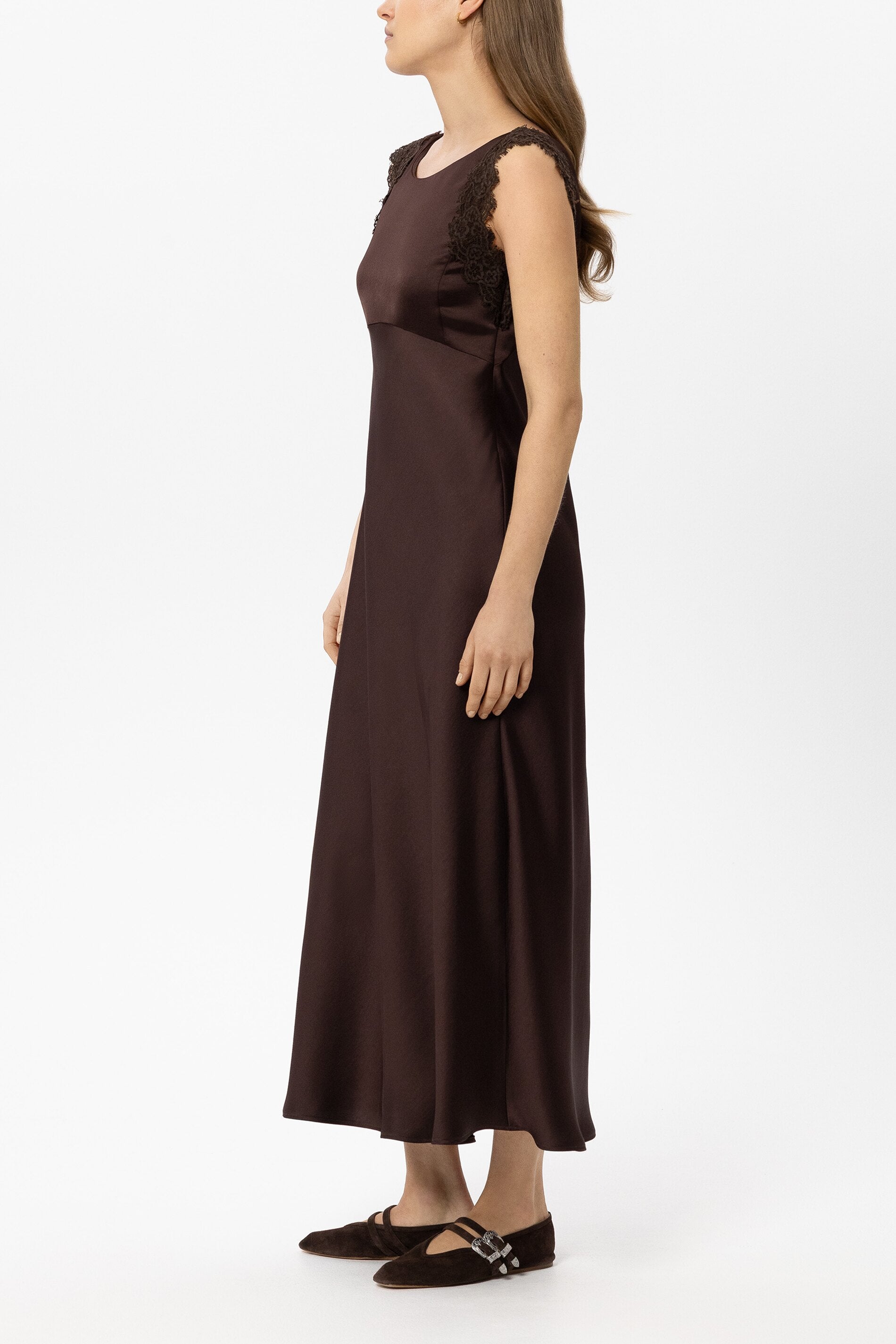 Satin-Kleid mit Spitzendetail - marone - Standard | Model Seite