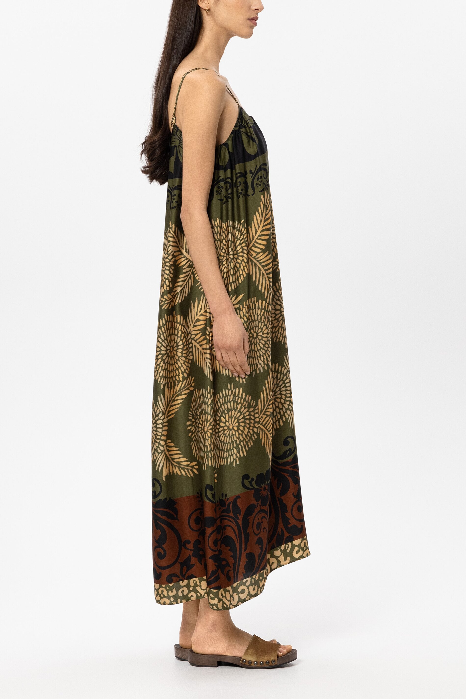 Trägerkleid mit Leaf-Print - multi - Standard | Model Seite