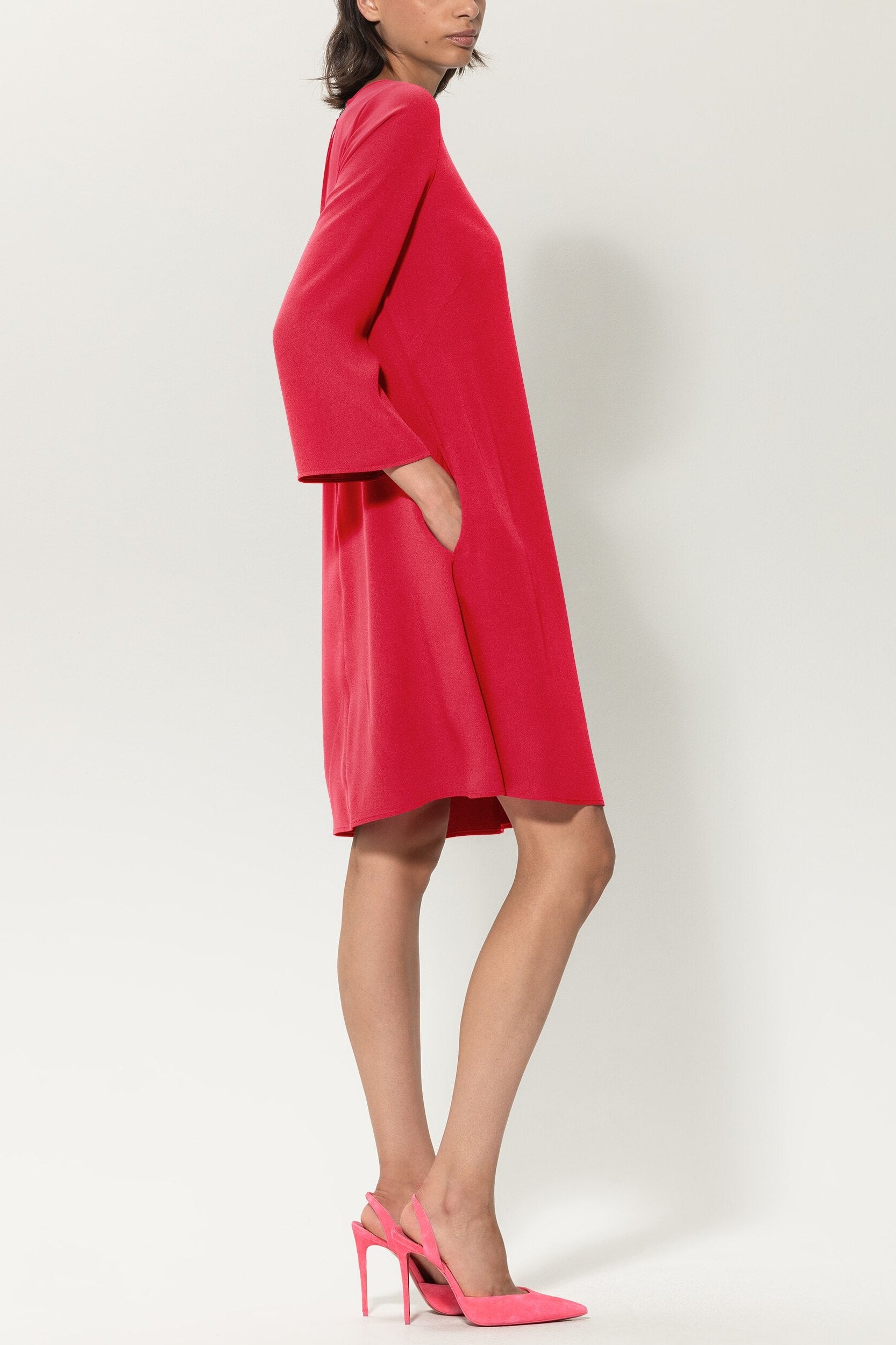 Minikleid mit ¾-Arm - bright red - Standard | Model Seite
