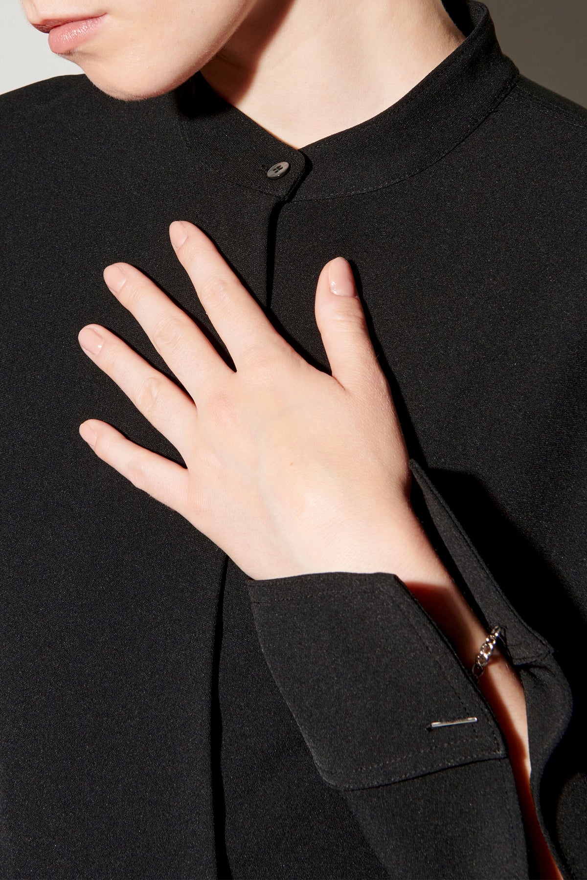 Hemdblusenkleid in Midi-Länge - deep black - Standard | Model Detail