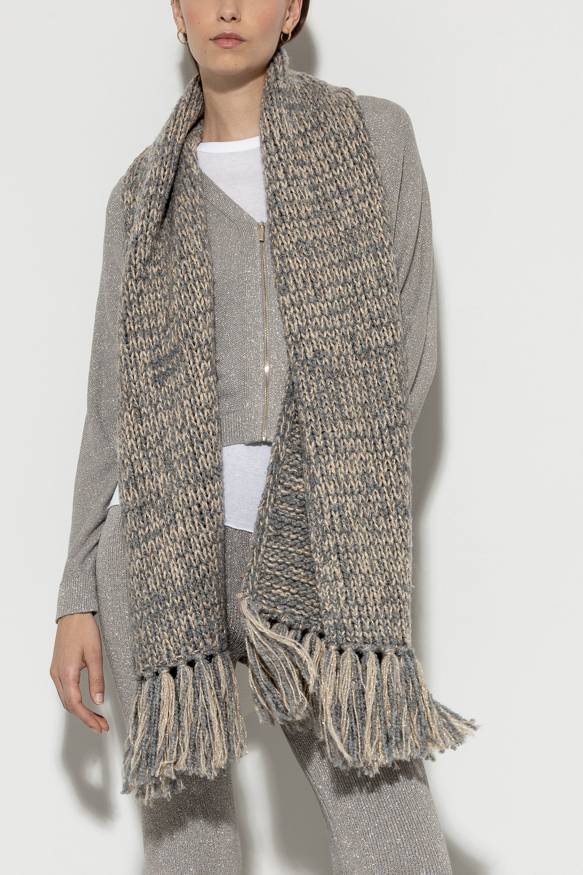 Bouclé-Strickschal - heather grey - Standard | Model Front