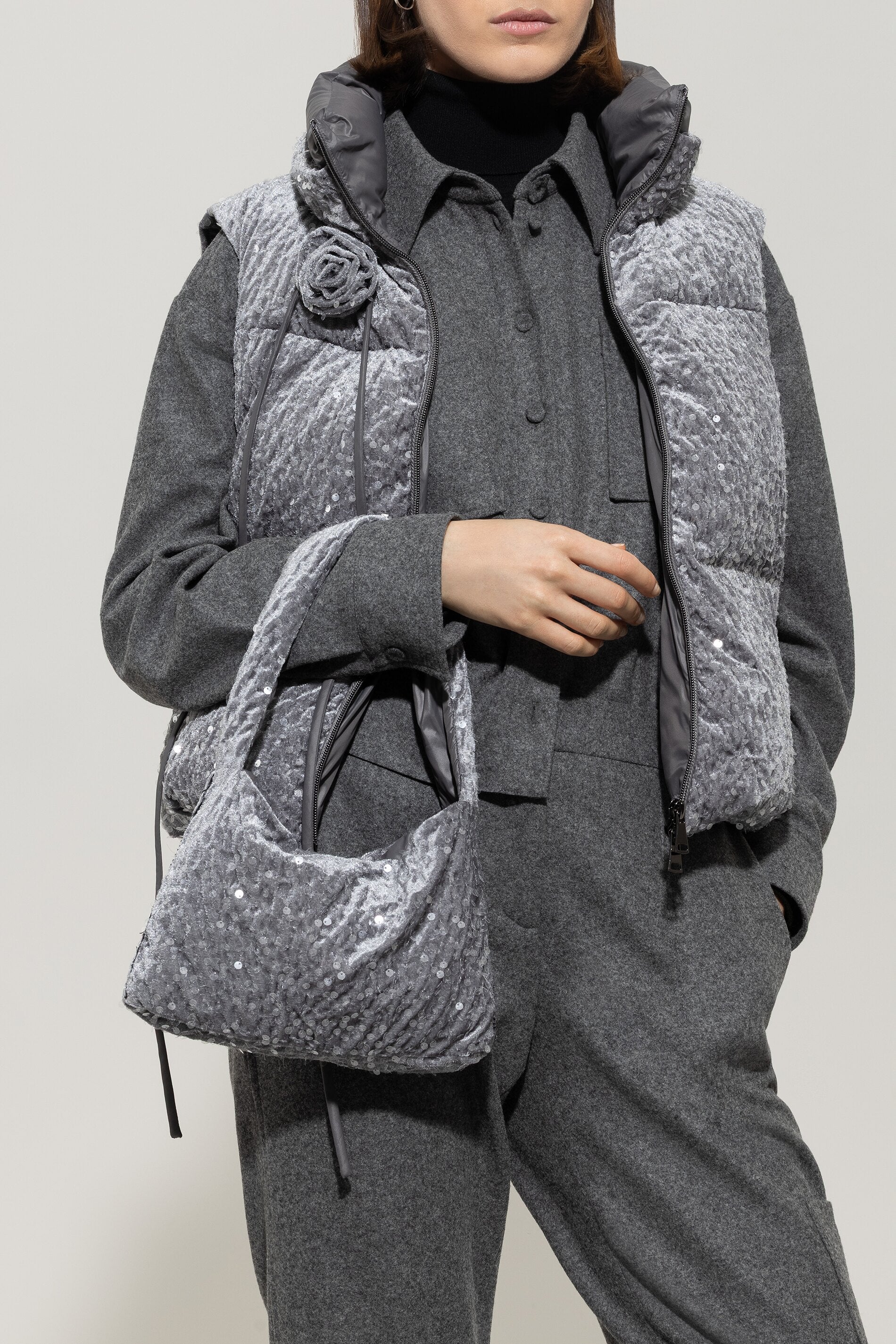 Samt-Tasche - urban grey - Standard | Model Front