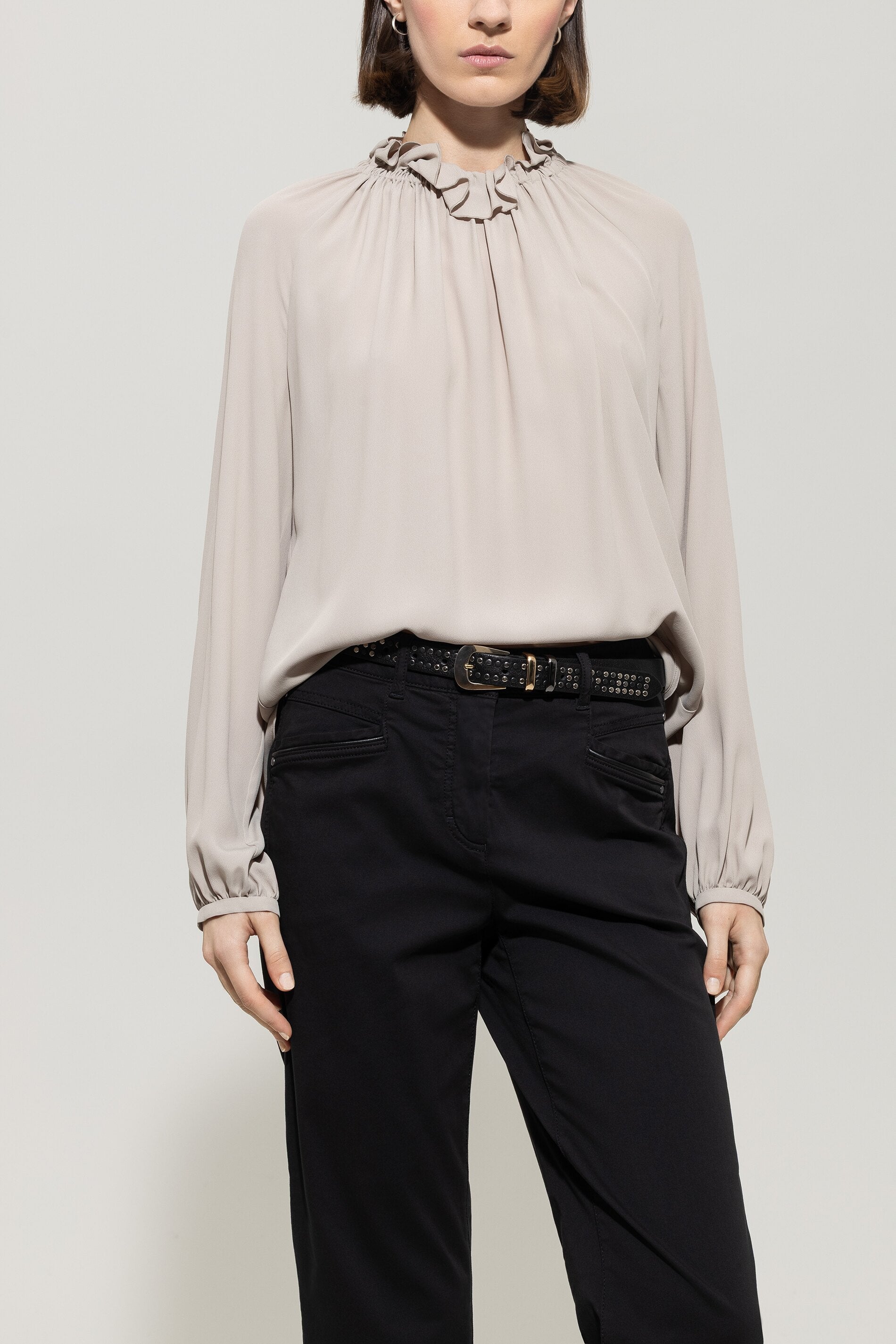 Nieten-Ledergürtel - deep black - Standard | Model Front