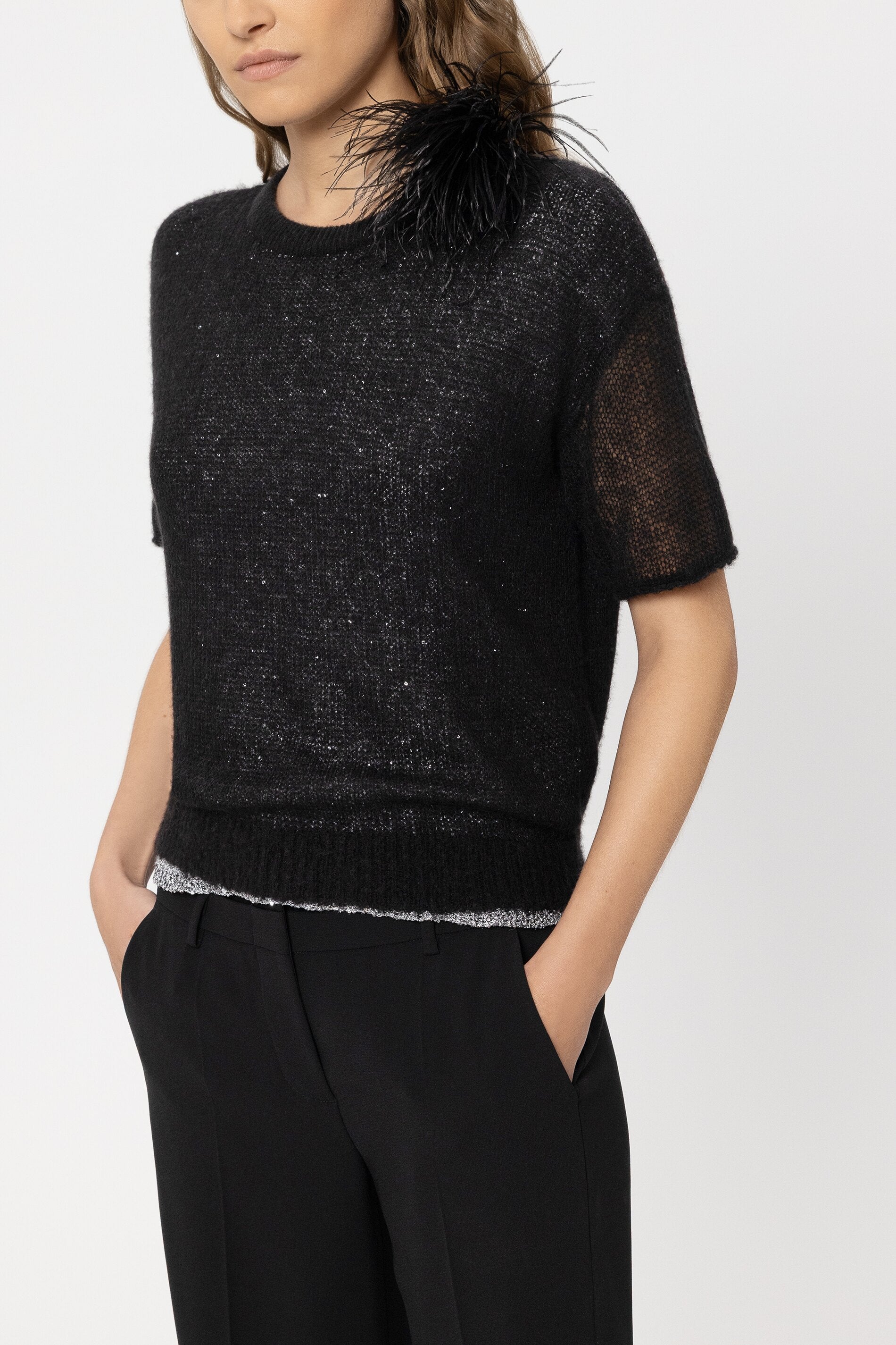 Feder-Brosche - black - Standard | Model Front