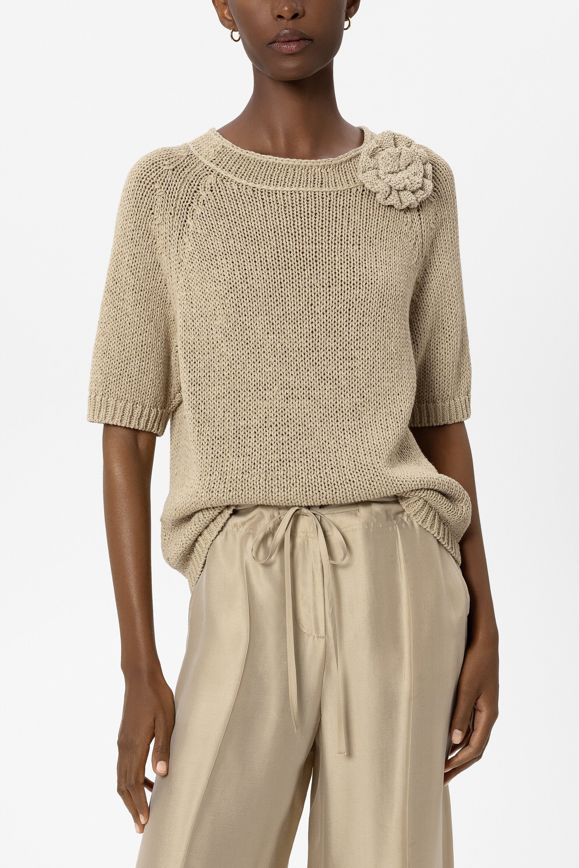 Blumen-Brosche - sand - Standard | Model Front