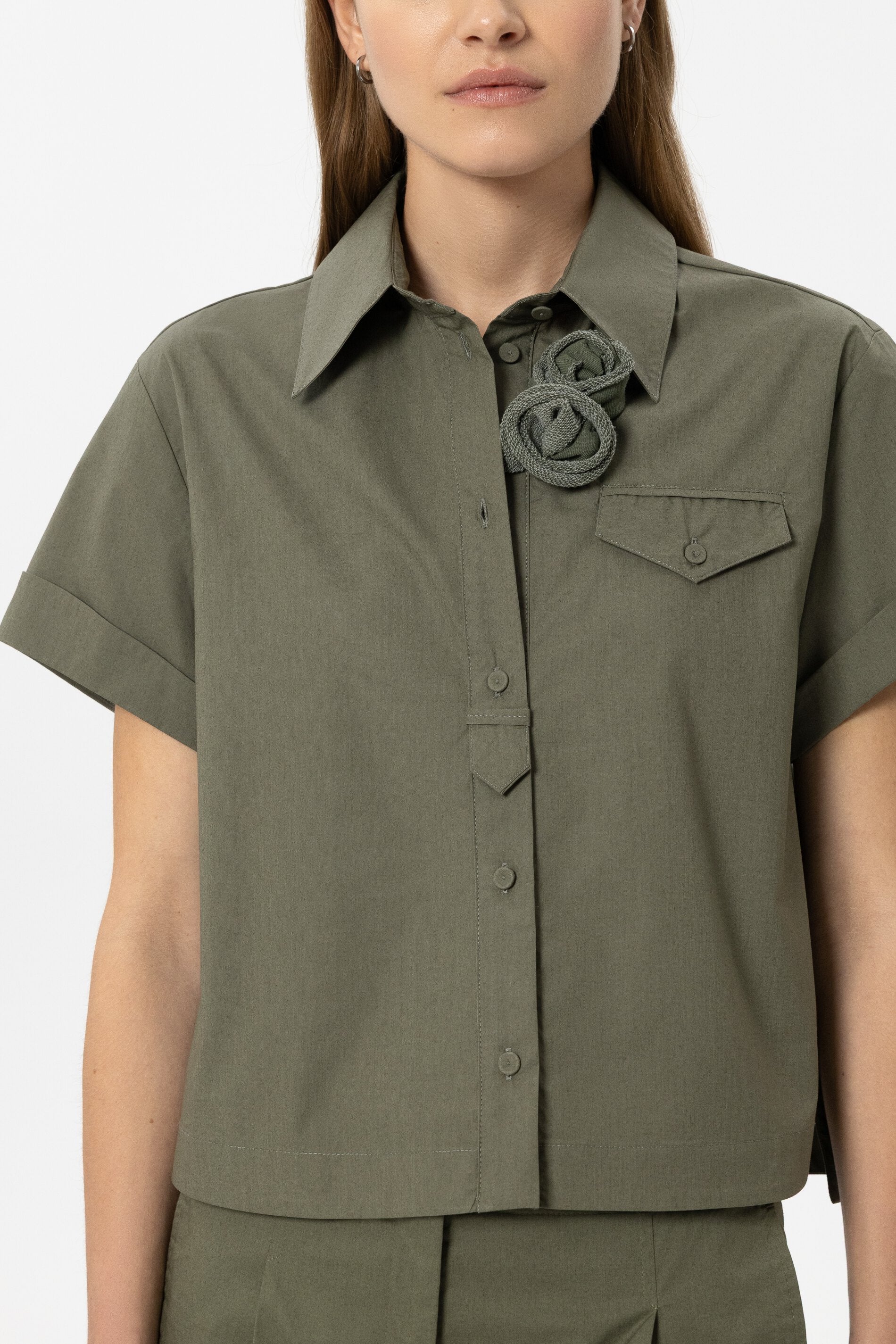 Blumen-Brosche - khaki - Standard | Model Front