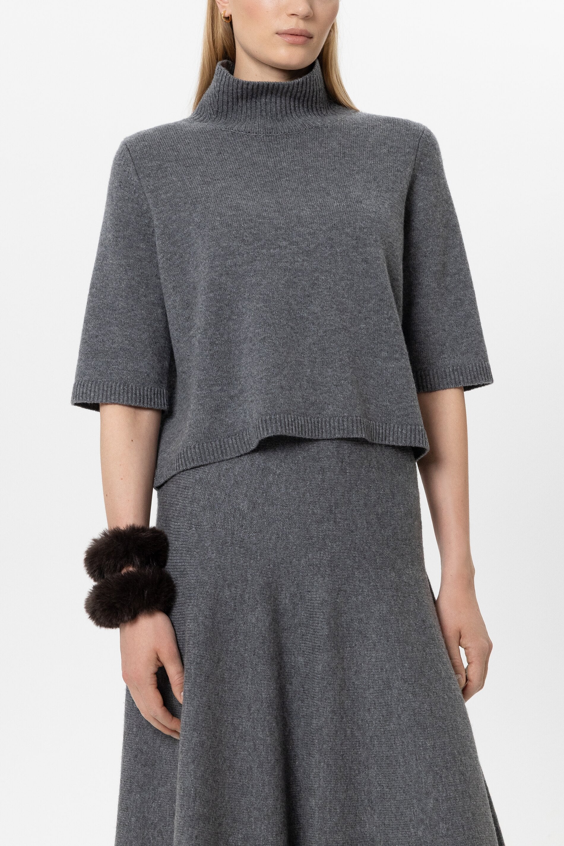 Gummibänder in Fell-Optik - truffle - Standard | Model Front