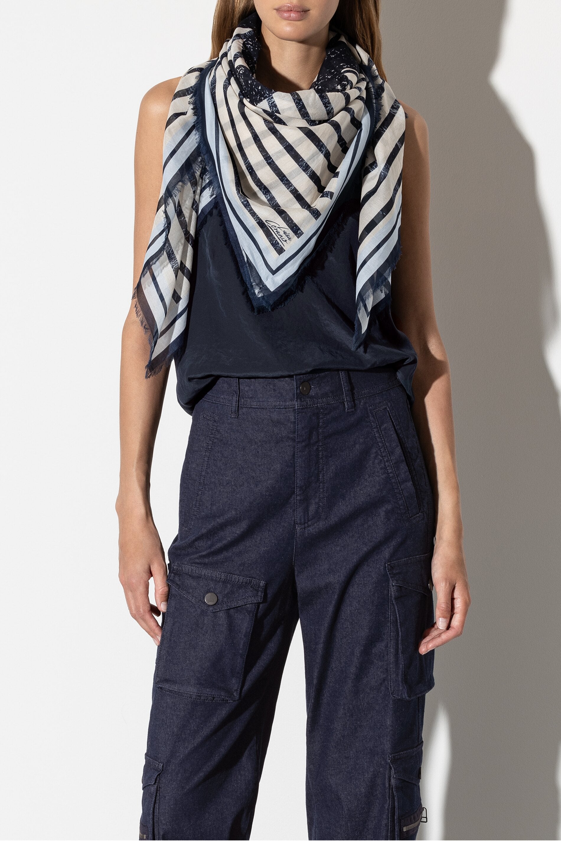 Tuch mit Wording-Print - multi - Standard | Model Front